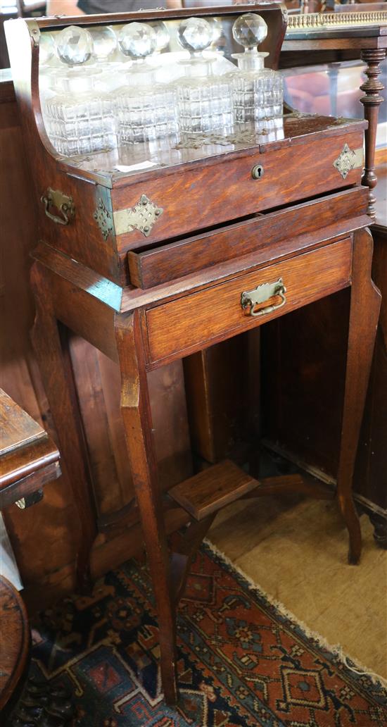 Oak decanter/tantalus table